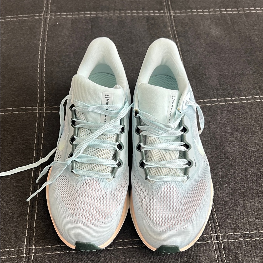 Nike Women's Light Blue Sneakers